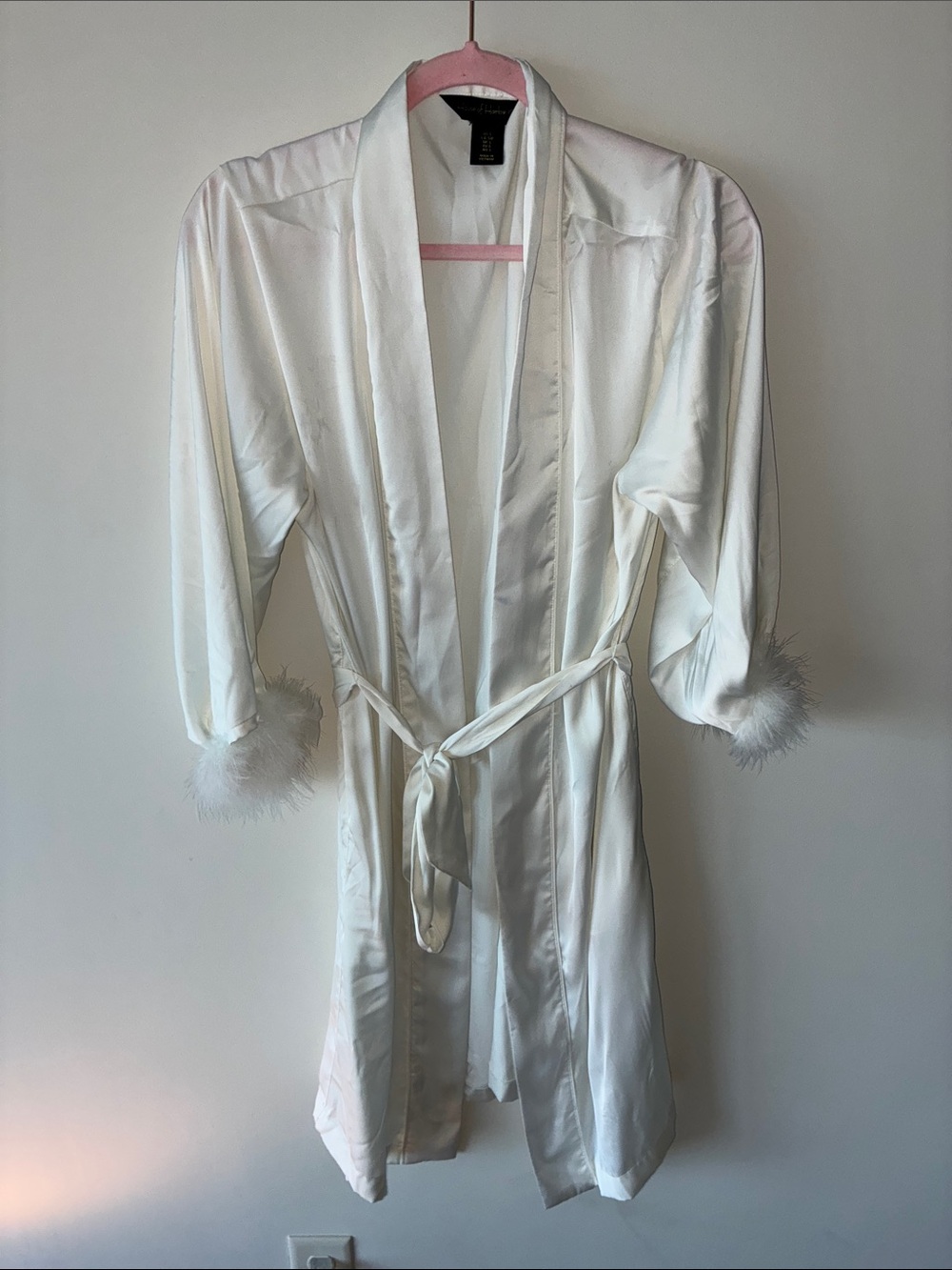 House of Harlow 1960 White Satin Feather-Trim Robe with FLAW